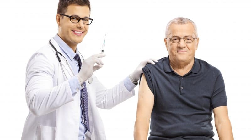 vacunarse, la mejor estrategia para prevenir contagio en los adultos mayores