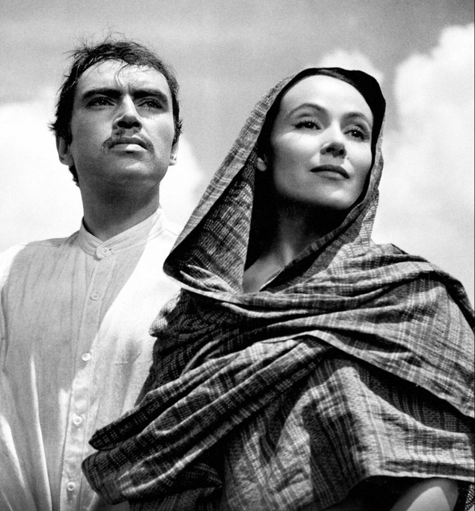 Dolores del Río y Pedro Armendáriz en la película María Candelaria.